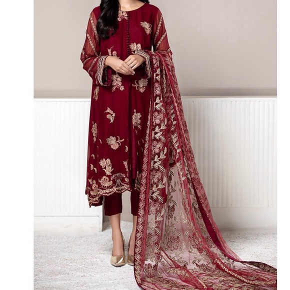 Brand new Pakistani/Indian dresses - pick up only - Picture 2 of 6